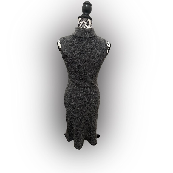 Elegant Gray Sleeveless Turtleneck Dress - Picture 4 of 8